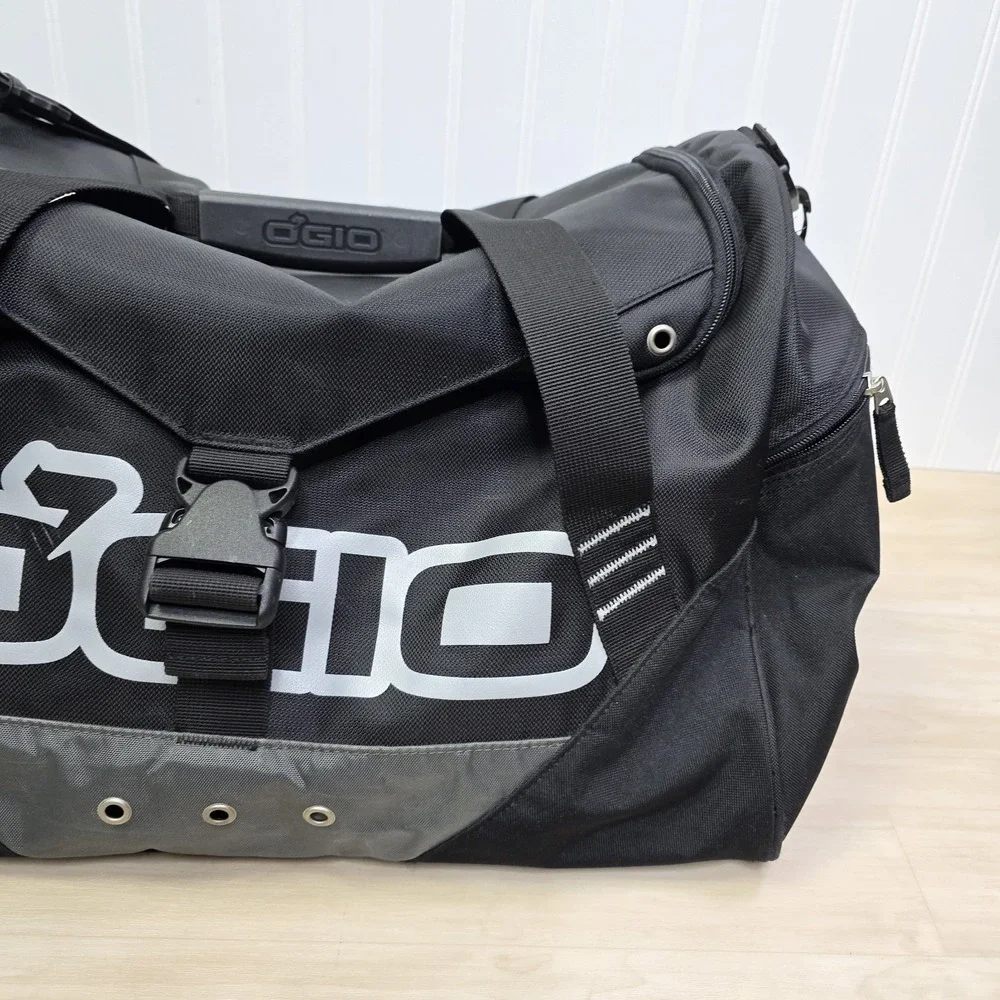 Ogio 55 Liter Black Duffel Travel Luggage Bag Zippers Handle‎